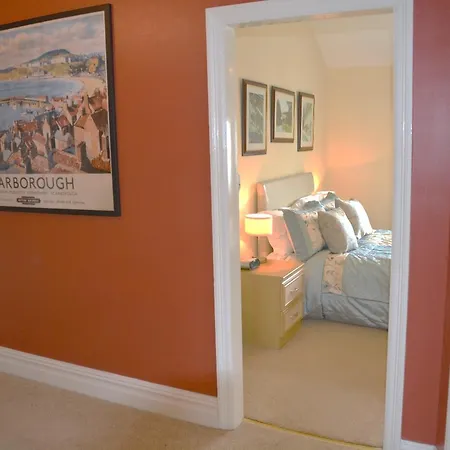 Apartment White Acre Scarborough